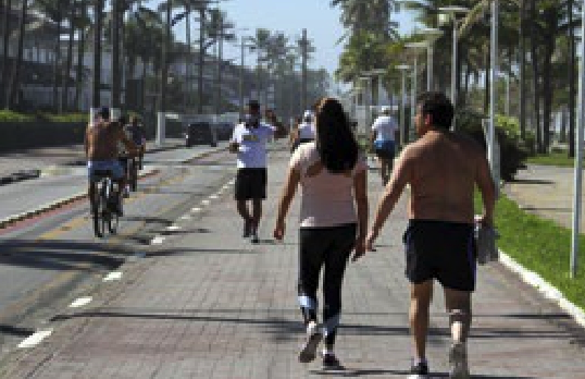 Paulistanos vão para a praia em ritmo de pré-quarentena