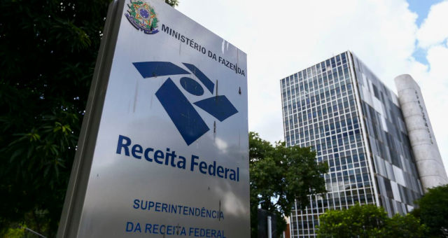 Receita e Polícia Federal investigam fraude bilionária em produtos importados