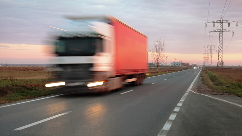 Demanda por transporte rodoviário de cargas caiu 35,94% no Brasil na pandemia