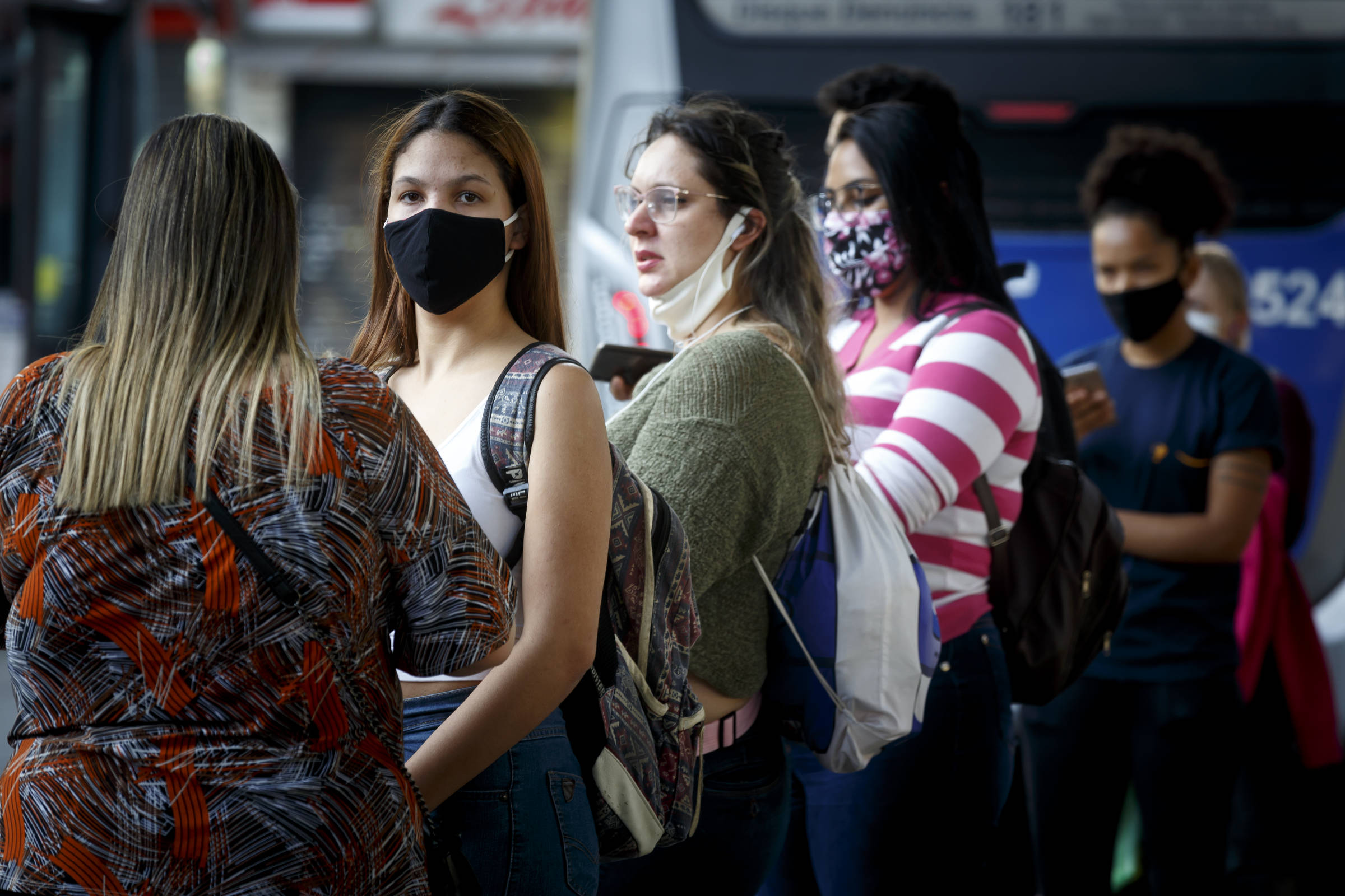 Transmissão da Covid está fora de controle, diz estudo