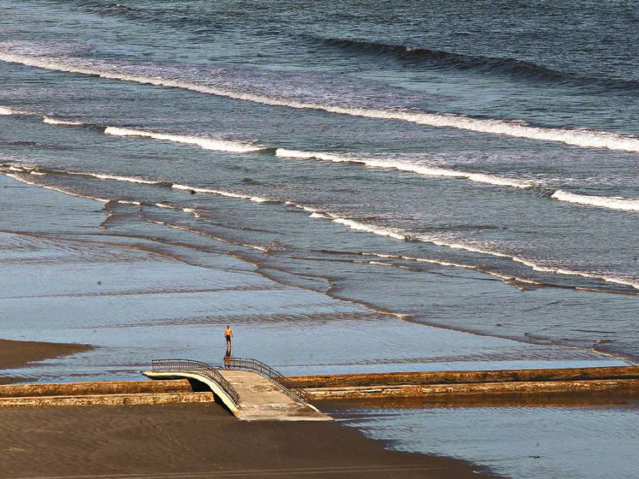 Cidades flexibilizam uso e frequência nas praias