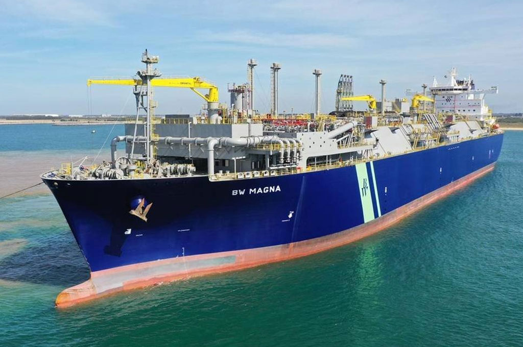 Navio chega para dar um gás em Porto do Açu