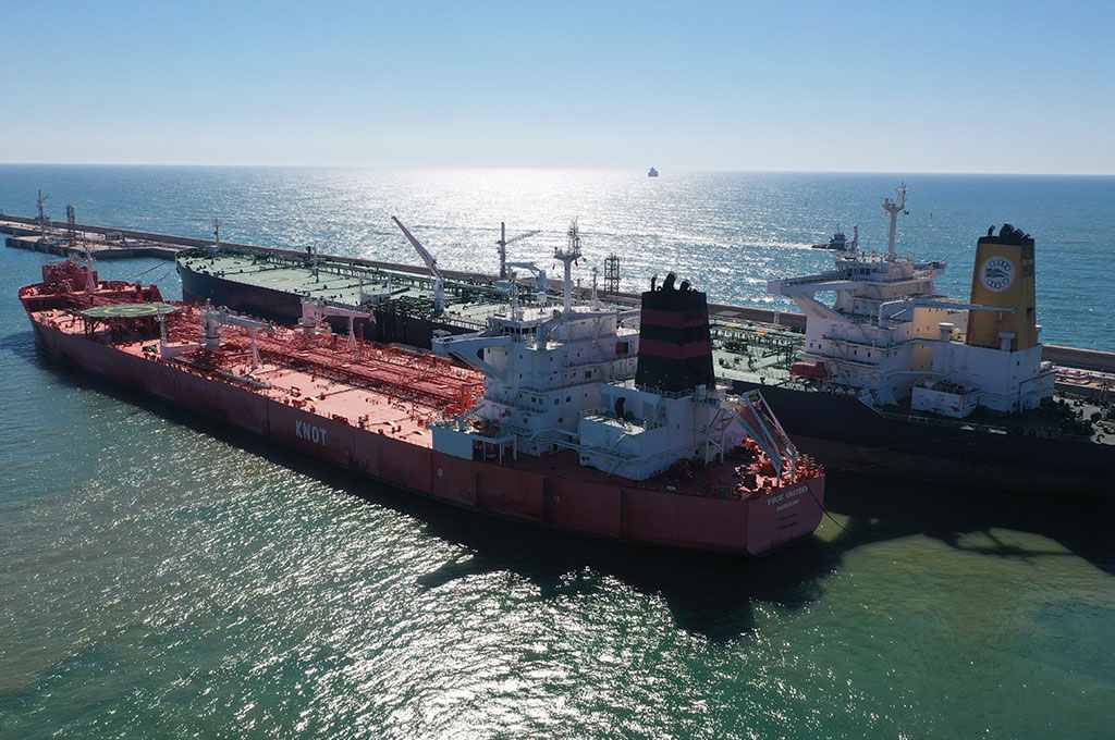 Açu Petróleo realiza transbordo com VLCC para a Shell