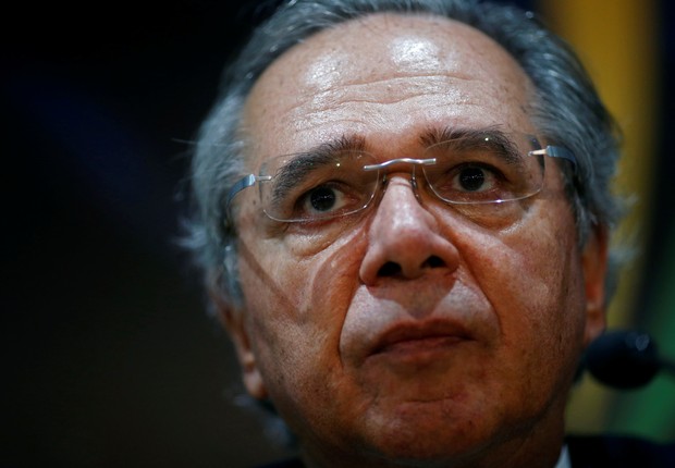 Para fazer caixa, Guedes quer privatizar Correios e Eletrobras ainda este ano