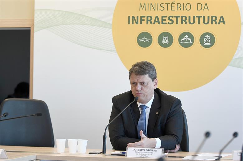 Ministro da Infraestrutura conversa com empresários sobre projetos para a Baixada Santista