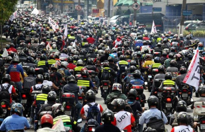 Inspirados em caminhoneiros, motoboys organizam greve contra aplicativos no dia 1º