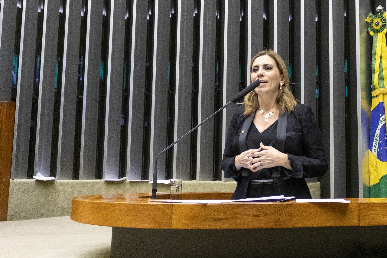 Rosana Valle pede ao presidente Bolsonaro reativação do ramal ferroviário Cajati-Santos