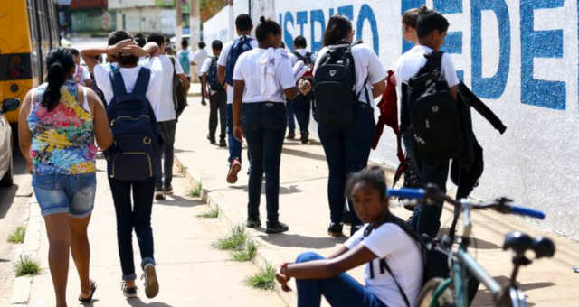 Pesquisa aponta que 28% dos jovens não voltarão às aulas após pandemia