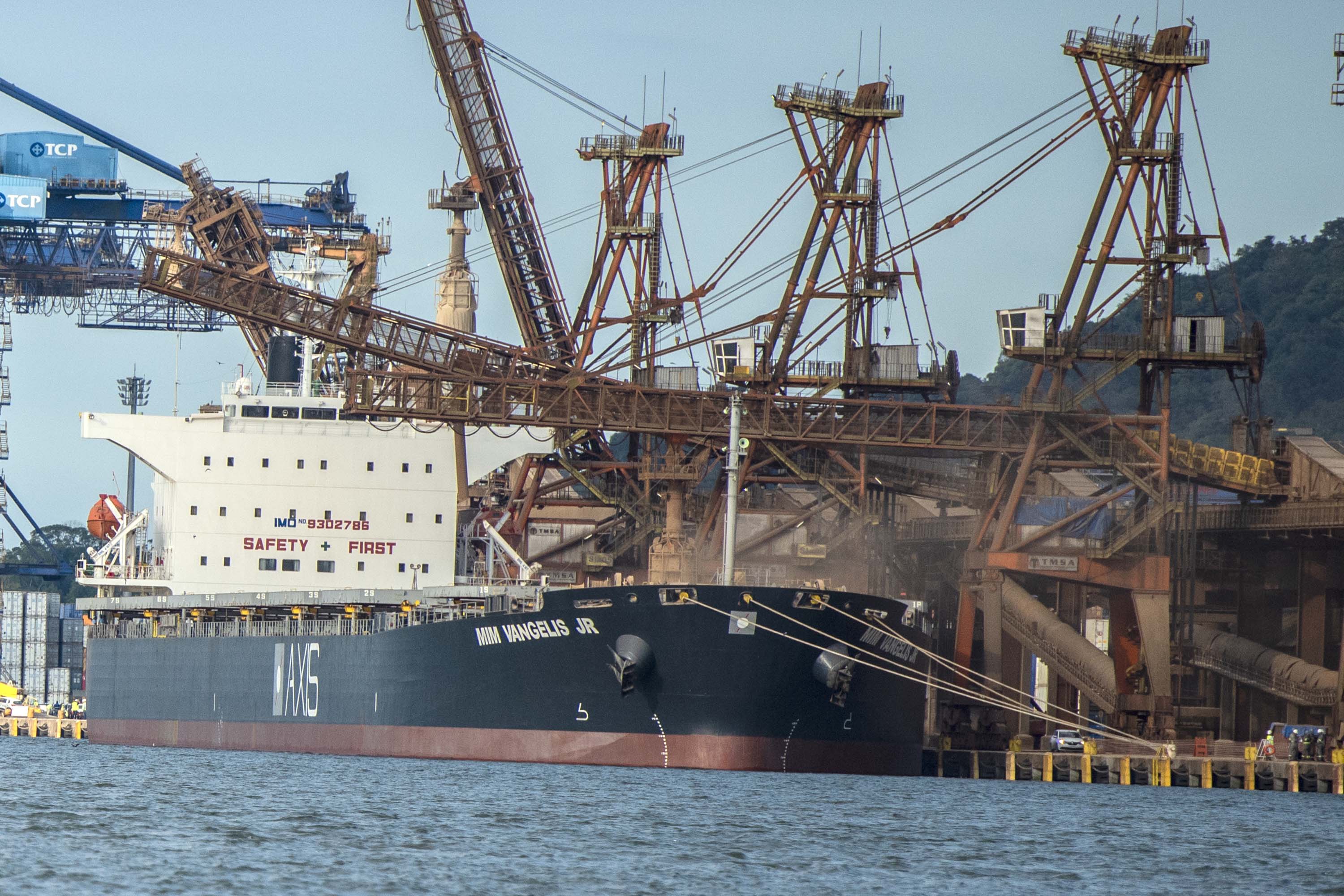 Porto de Paranaguá registra novo recorde de movimentação mensal