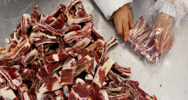 Vendas de carne enlatada disparam em vários países em pandemia