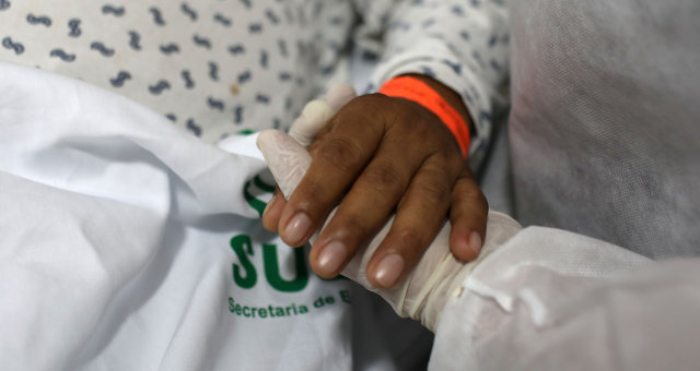Brasil tem 867 mil casos confirmados de Covid-19 e mais 612 mortes em 24 horas