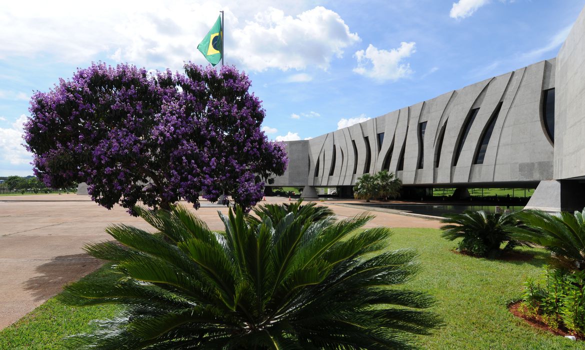 STJ decide que trabalhador com doença grave não tem isenção de IRPF