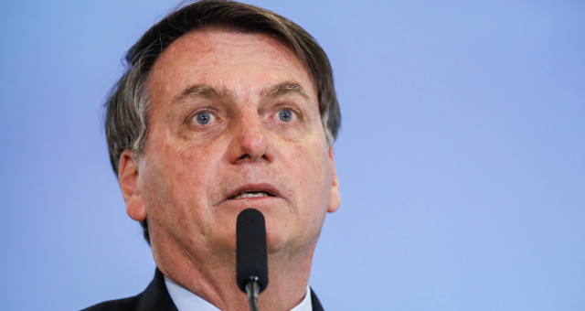 Bolsonaro diz que as Forças Armadas estão a serviço da vontade da população