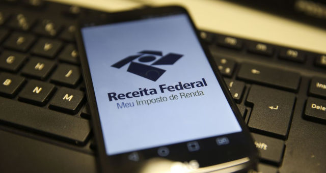 Saque imediato do FGTS deve ser declarado no Imposto de Renda
