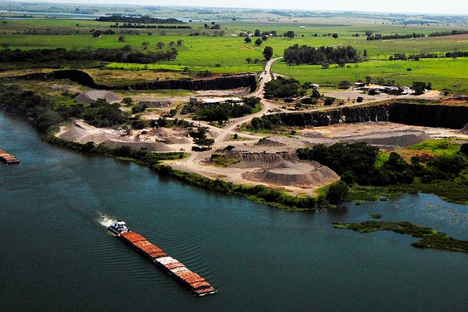 Soja e dólar explicam aumento de fluxo na hidrovia Tietê-Paraná