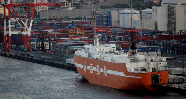 Queda em exportações japonesas aumenta risco de recessão prolongada no país e no exterior