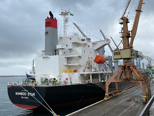 BAMBOO STAR atraca com 15 mil toneladas de trigo no Porto de Salvador