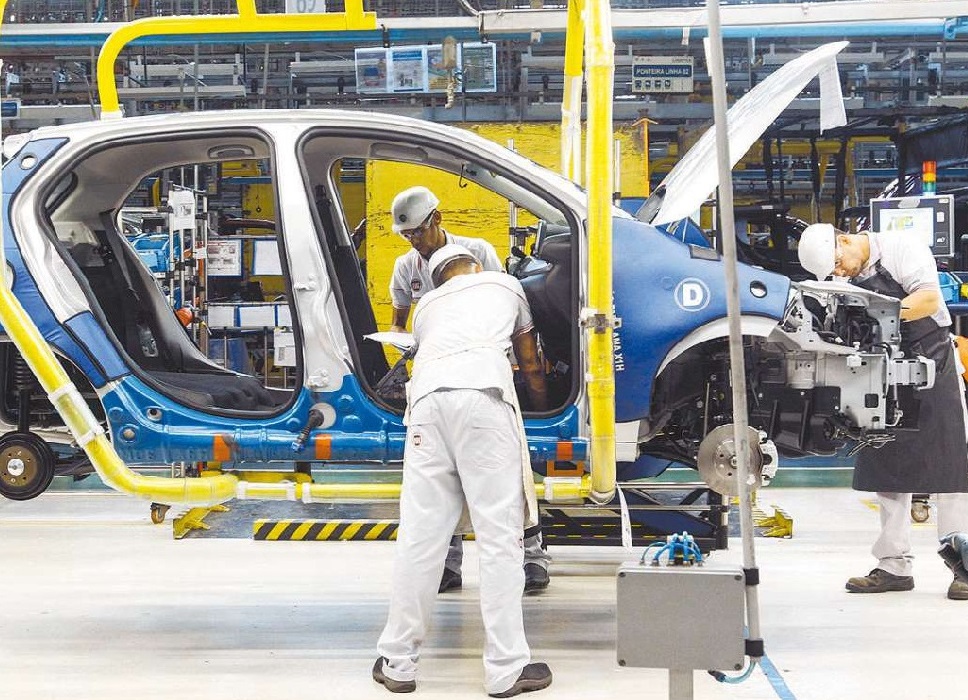 Após dois meses de queda, indústria cresce 7% em maio