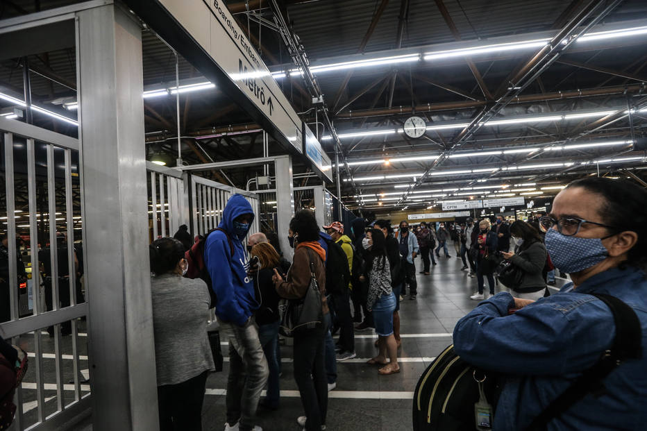 Metroviários suspendem greve; após paralisação na manhã, Metrô diz que linhas já operam normalmente