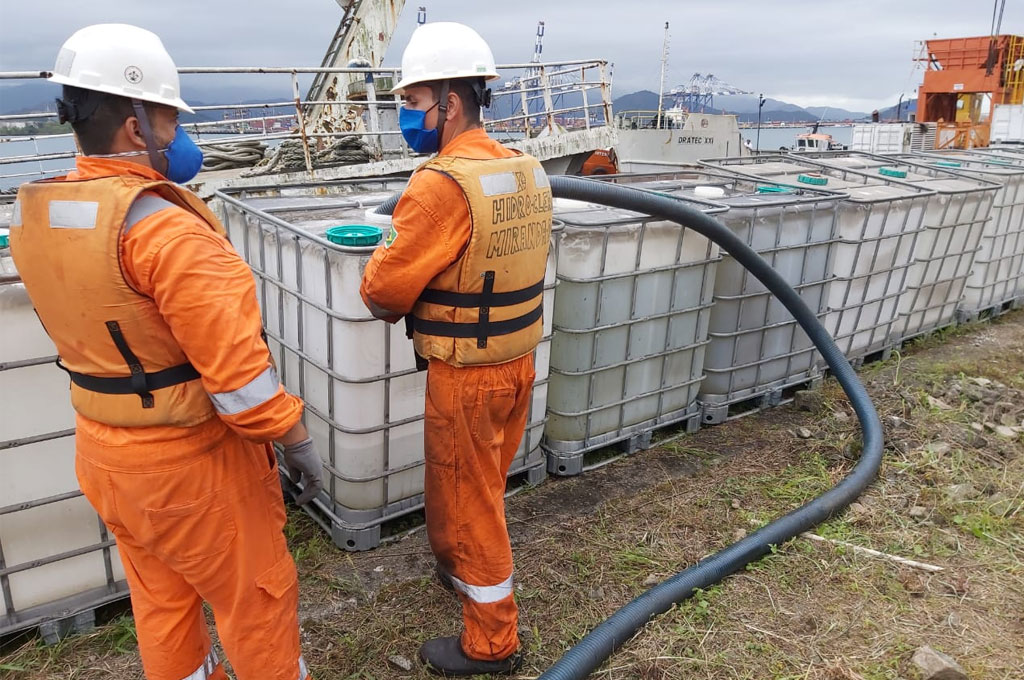 SPA conclui retirada de água de navio histórico