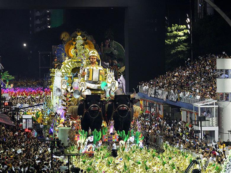 Réveillon e Carnaval em São Paulo só com vacina, preveem autoridades