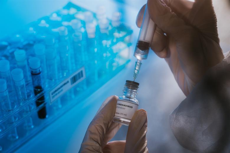 Vacina de Oxford testada no Brasil pode ter registro em junho de 2021