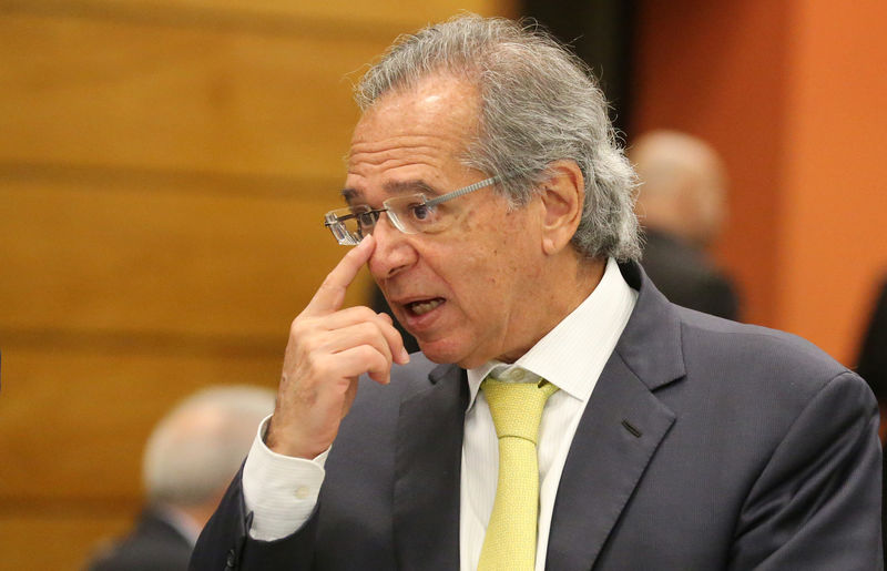 Vamos fazer três ou quatro "grandes" privatizações neste ano, diz Guedes