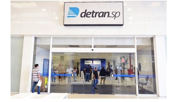 Detran.SP tem drive thru para entrega de documentos de veículos