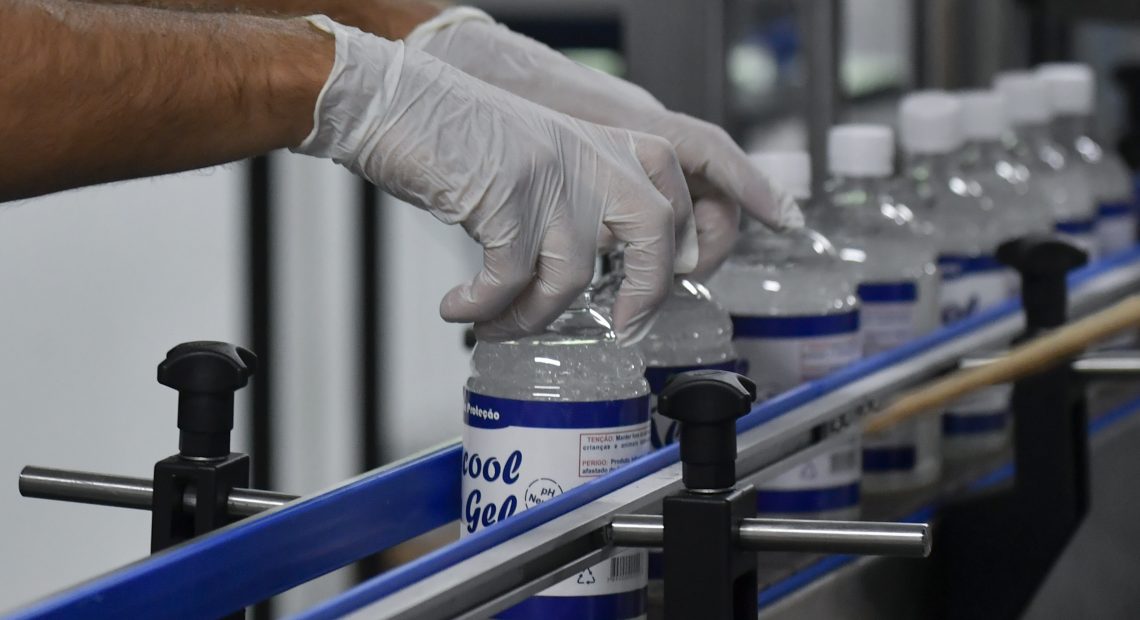 Brasil facilita exportação de produtos de combate à covid