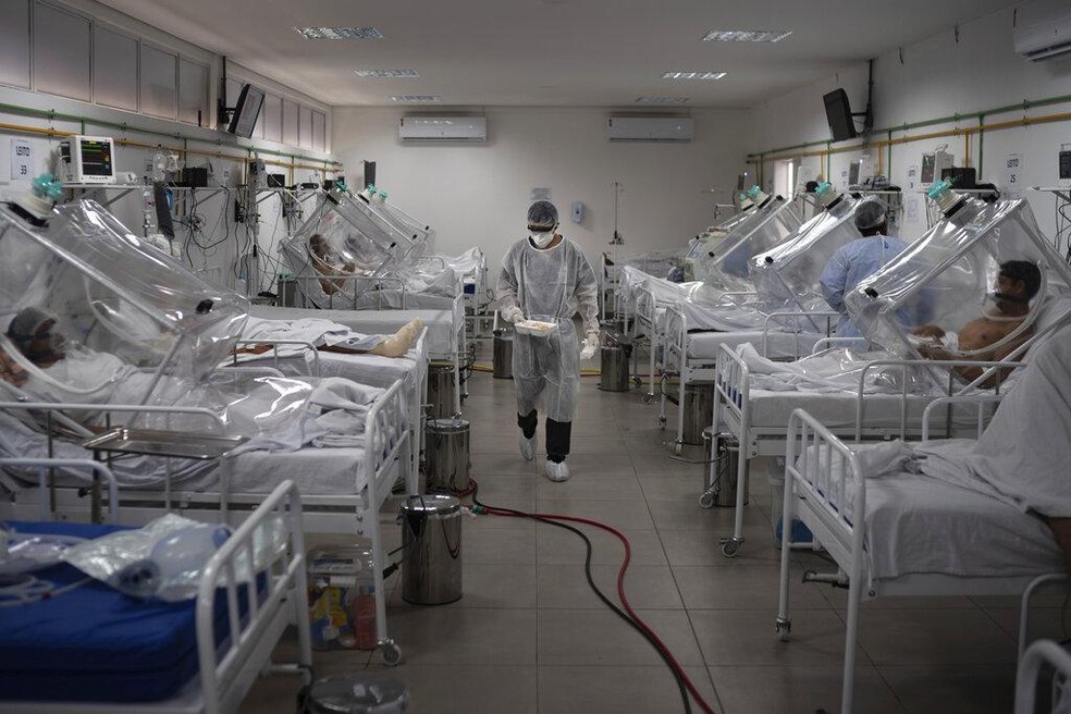 Brasil volta a registrar mais de 1,3 mil mortes por covid em 24h