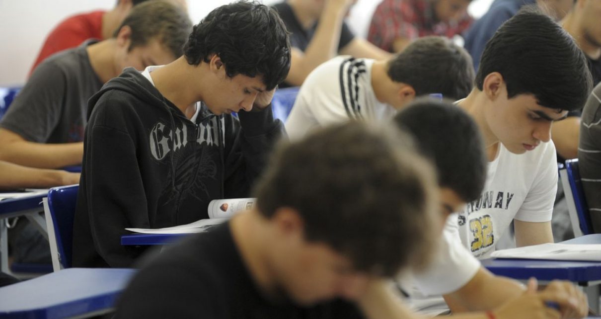 Volta às aulas poe em risco 9,3 milhões de adultos e idosos