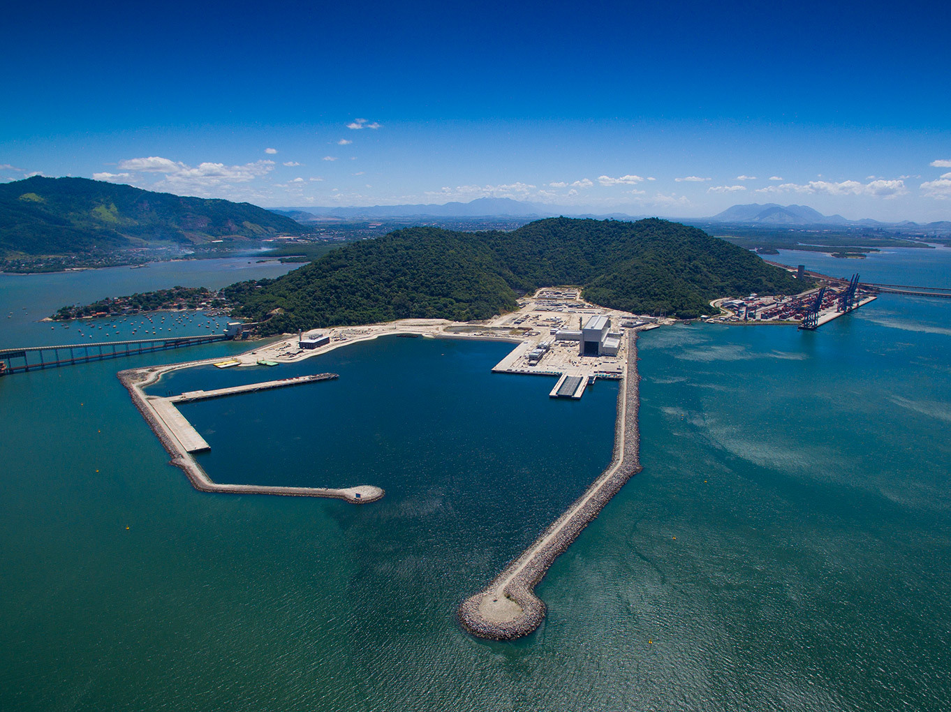 Marinha inaugura base de submarinos na Ilha da Madeira, em Itaguaí