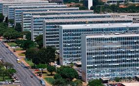 Ministérios terão que realizar revisão periódica de normas infraconstitucionais