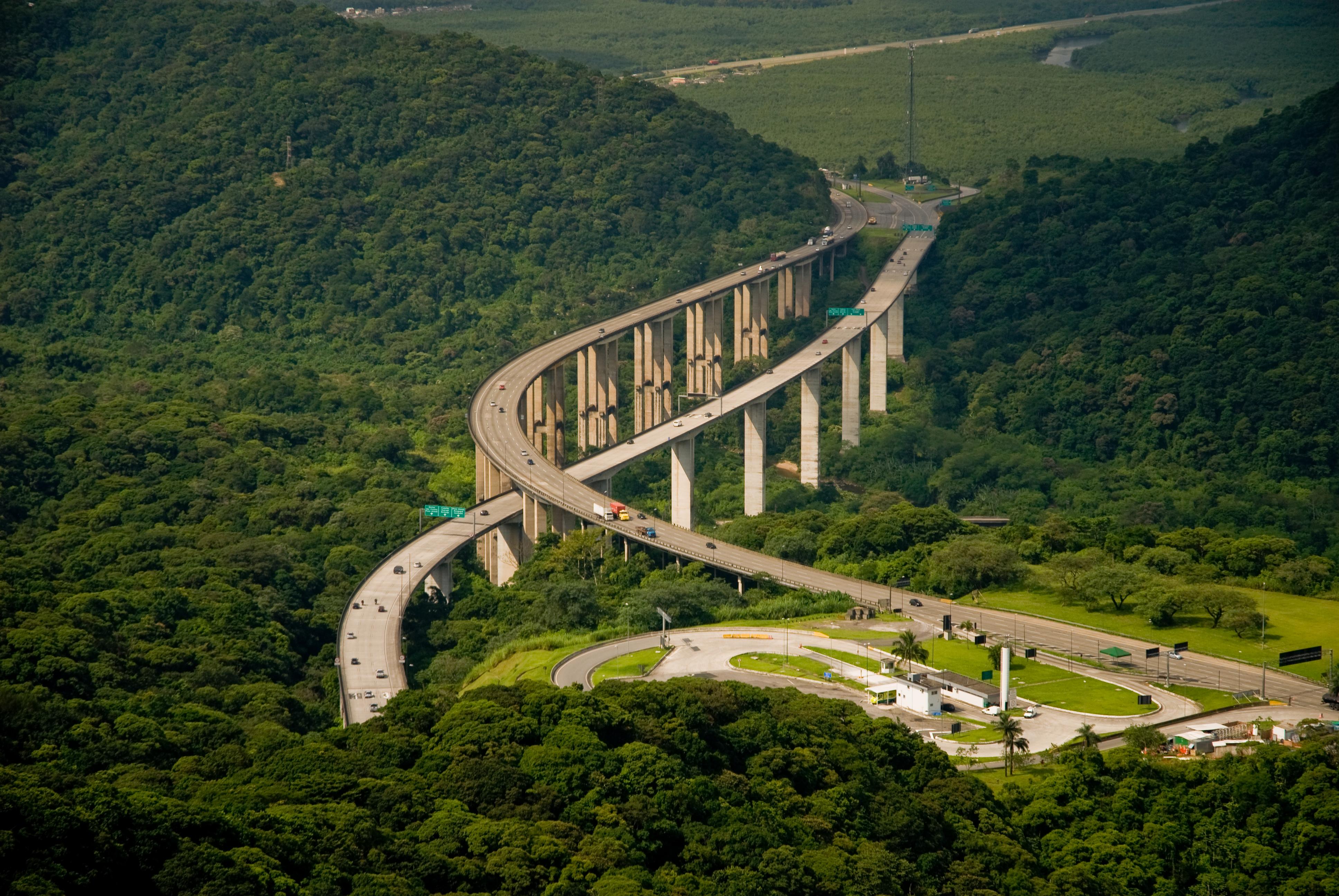 Ecorodovias estuda parcerias e oferta de ações para crescer