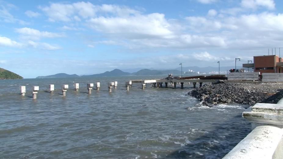 Deck do Pescador em Santos segue em obras para recuperar dimensão original  