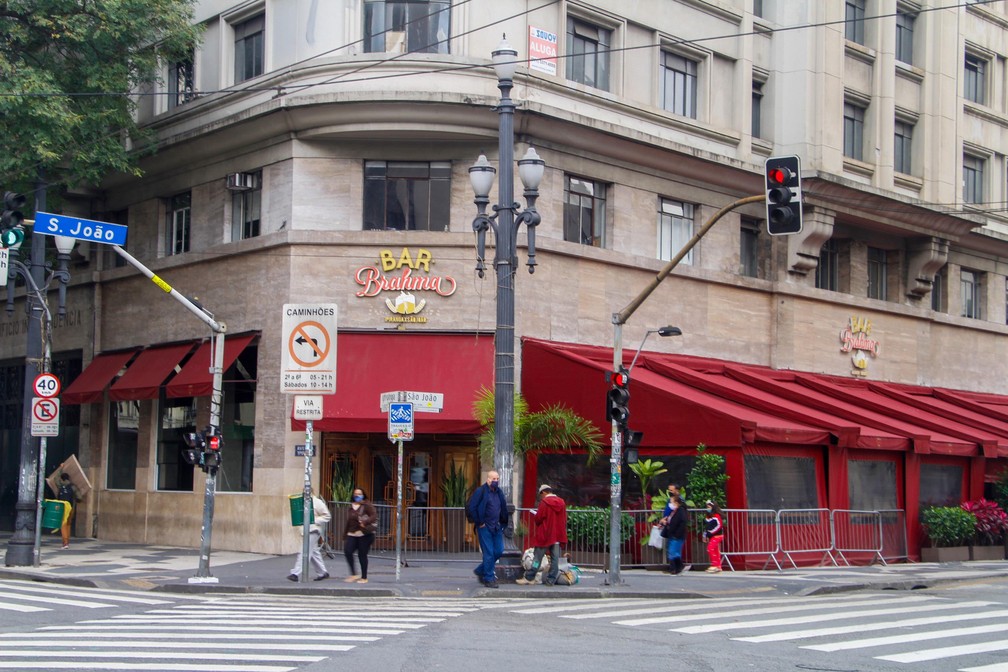 Após 104 dias, cidade de São Paulo reabre bares, restaurantes e salões de beleza nesta segunda com restrição de horário