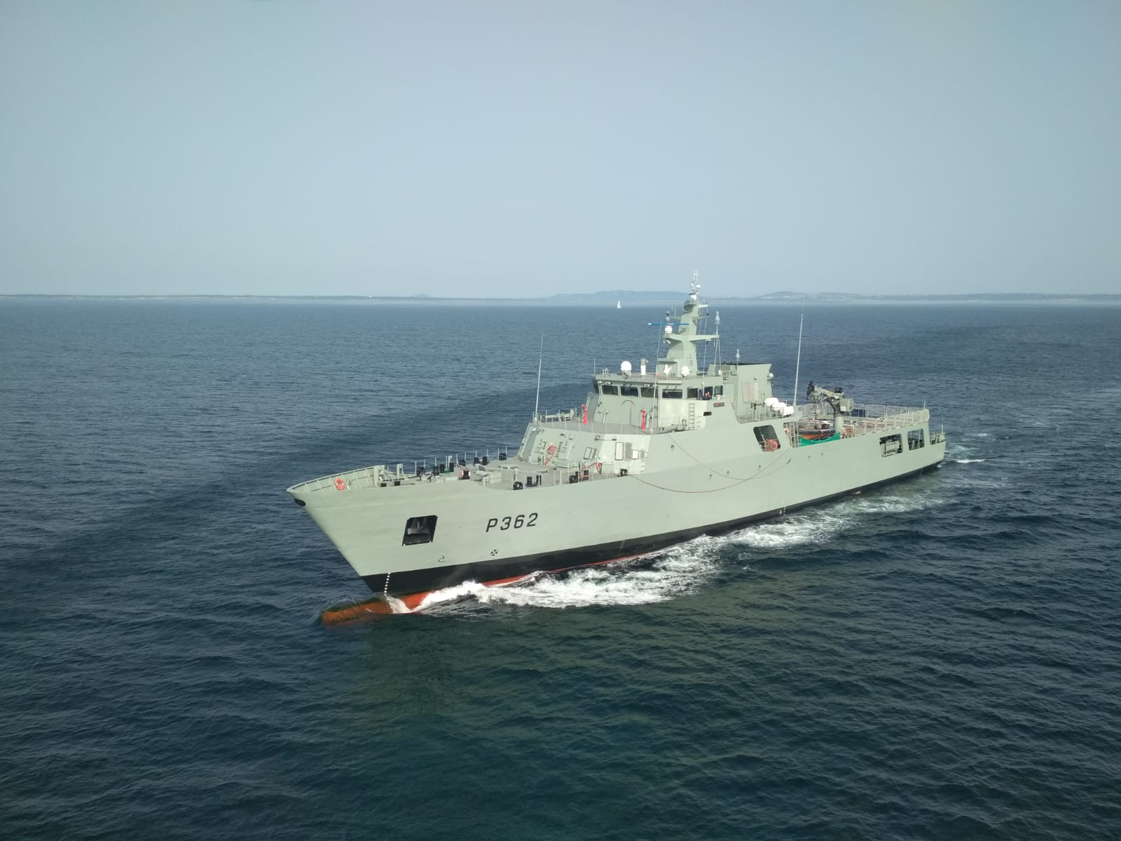 Navio da Marinha inicia missão nos Açores