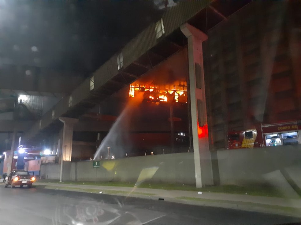 Incêndio atinge dala na área de transporte de grãos do Porto de Paranaguá