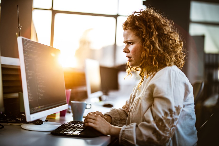 Limitar a comunicação on-line com chefes após o expediente reduz o estresse