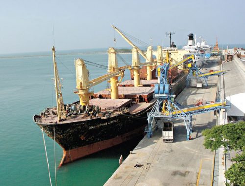 Com ocupação dos berços em 100%, Porto de Fortaleza movimenta neste início de julho combustível, trigo, manganês e contêineres