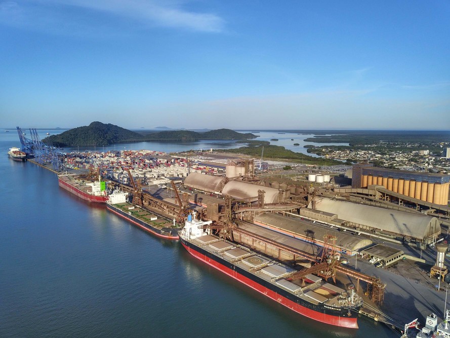 Porto de Paranaguá vai leiloar área de veículos