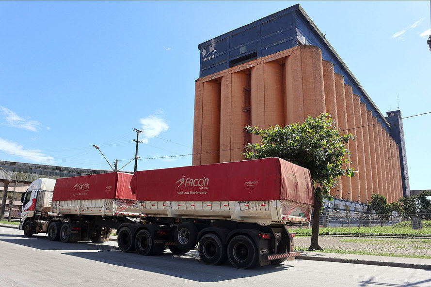 Silos públicos do Porto de Paranaguá têm desempenho recorde