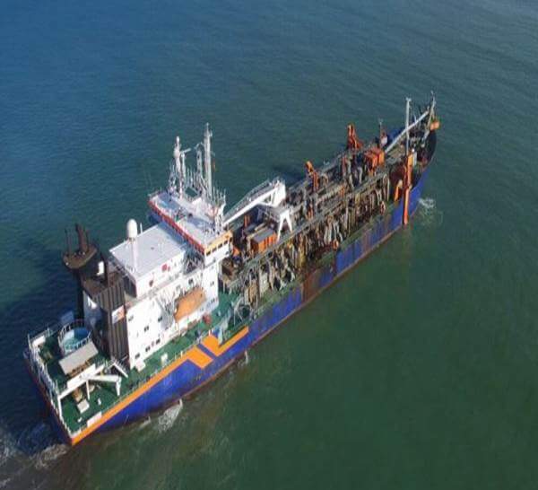 Samarco realiza dragagem de manutenção no Porto de Ubu