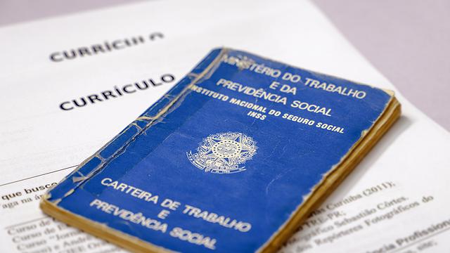 Governo prorroga decreto que permite suspensão de contratos e redução de salários