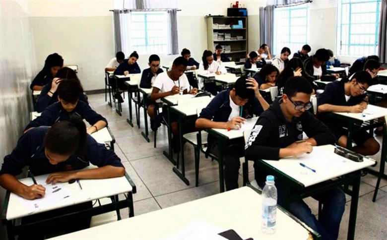 Pesquisa ouve alunos e famílias de Santos sobre retorno às aulas presenciais