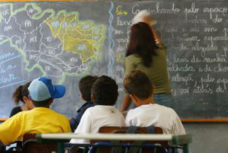 Volta às aulas para outubro