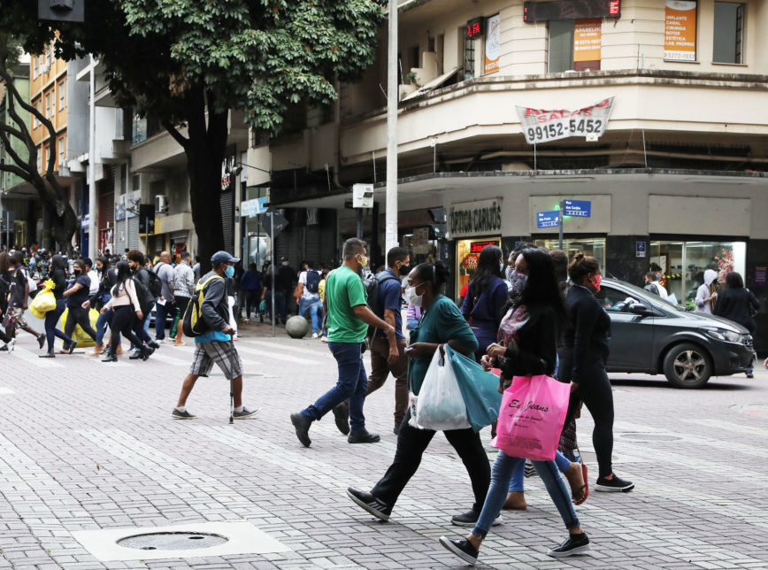 50% dizem ter saído de casa para trabalhar nas últimas semanas