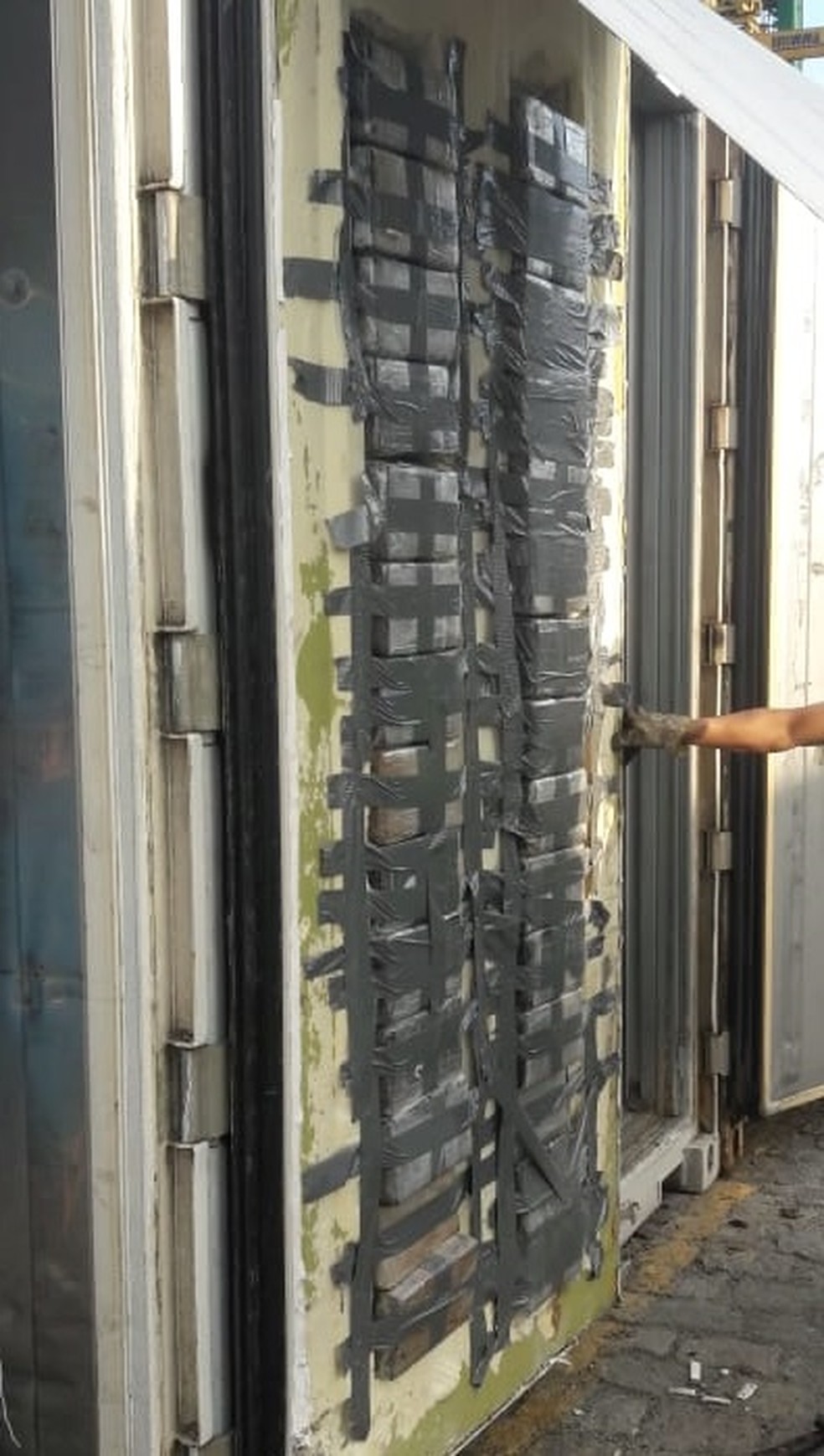Receita Federal localiza 126,5 kg de cocaína em contêiner com destino à Europa no Porto de Santos