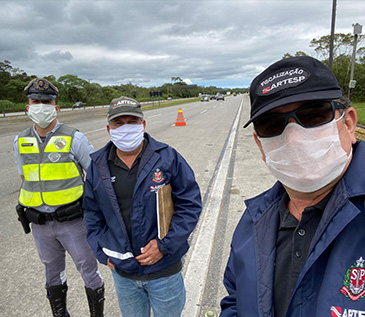 ARTESP realiza blitz de fiscalização na Baixada Santista
