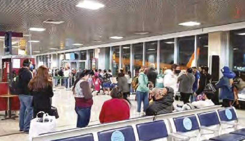 Passageiros reclamam de voos lotados e falta de distanciamento